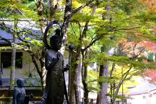 高野山金剛峯寺奥の院の仏像