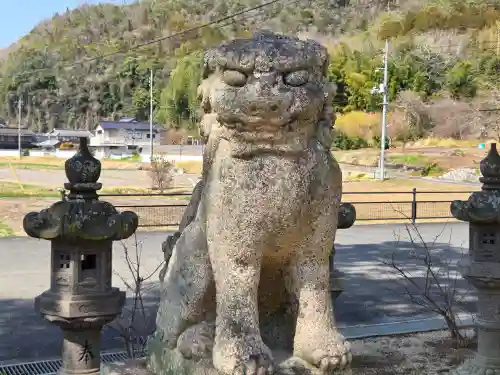 由加神社（和気由加神社）の狛犬