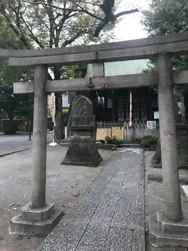 甘酒稲荷神社の鳥居