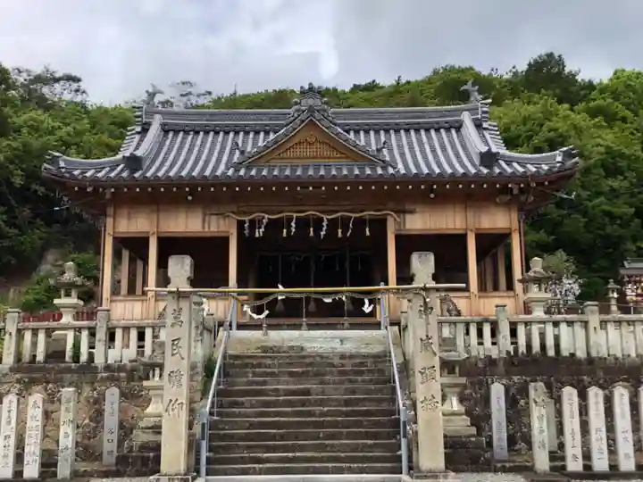 神吉八幡神社の本殿・本堂