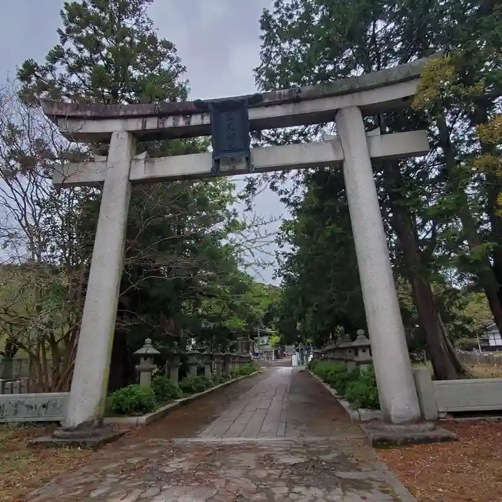 三尾神社の鳥居