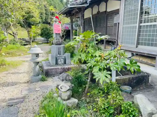 福竜寺の{uncategorized: "未分類", other: "その他", undefined: "問題あり", building: "その他建物", grave: "お墓", sacred_gate: "鳥居", guardian: "狛犬", statue: "像", buddha: "仏像", history: "歴史", nature: "自然", garden: "庭園", animal: "動物", pagoda: "塔", temizu: "手水舎", mountain_gate: "山門・神門", sanctuary: "本殿・本堂", subordinate: "末社・摂社", art: "芸術", scenery: "景色", jizo: "地蔵", ema: "絵馬", goshuin: "御朱印", omikuji: "おみくじ", items: "授与品その他", amulet: "お守り", goshuincho: "御朱印帳", eats: "食事", festival: "お祭り", votive_dance: "神楽", shichigosan: "七五三参", wedding: "結婚式", experience: "体験その他", initially: "初詣", around: "周辺", anti_infection: "感染症対策"}