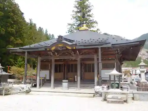 龍泉寺の本殿