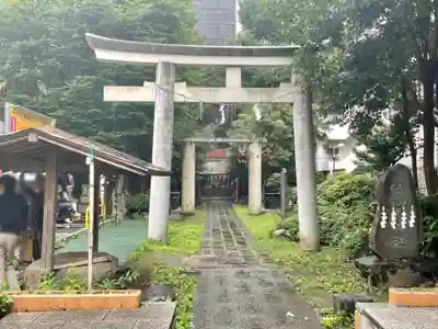 新橋鹽竃神社の鳥居
