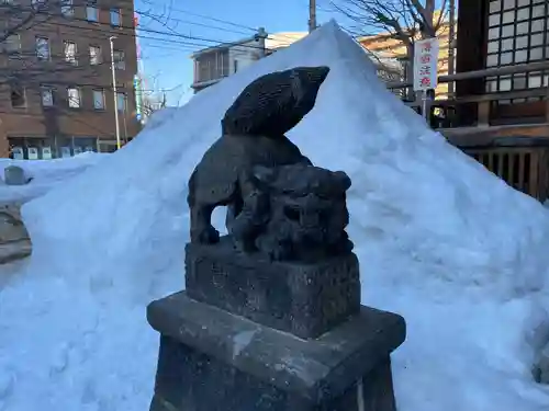 北海道神宮頓宮の狛犬