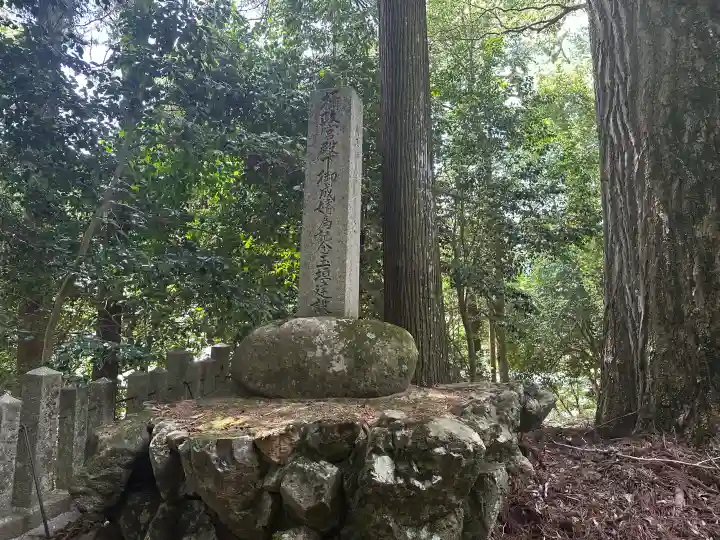 齋神社の塔