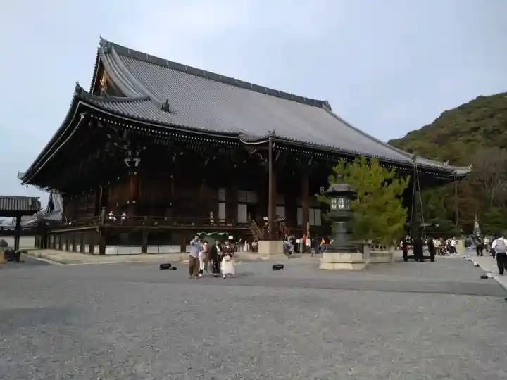 知恩院の{uncategorized: "未分類", other: "その他", undefined: "問題あり", building: "その他建物", grave: "お墓", sacred_gate: "鳥居", guardian: "狛犬", statue: "像", buddha: "仏像", history: "歴史", nature: "自然", garden: "庭園", animal: "動物", pagoda: "塔", temizu: "手水舎", mountain_gate: "山門・神門", sanctuary: "本殿・本堂", subordinate: "末社・摂社", art: "芸術", scenery: "景色", jizo: "地蔵", ema: "絵馬", goshuin: "御朱印", omikuji: "おみくじ", items: "授与品その他", amulet: "お守り", goshuincho: "御朱印帳", eats: "食事", festival: "お祭り", votive_dance: "神楽", shichigosan: "七五三参", wedding: "結婚式", experience: "体験その他", initially: "初詣", around: "周辺", anti_infection: "感染症対策"}