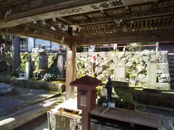 金乗院放光寺の手水舎