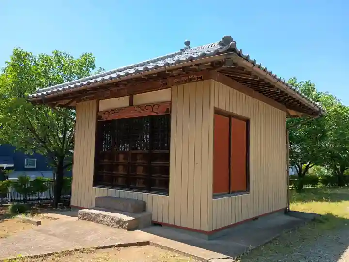 圓徳寺の{uncategorized: "未分類", other: "その他", undefined: "問題あり", building: "その他建物", grave: "お墓", sacred_gate: "鳥居", guardian: "狛犬", statue: "像", buddha: "仏像", history: "歴史", nature: "自然", garden: "庭園", animal: "動物", pagoda: "塔", temizu: "手水舎", mountain_gate: "山門・神門", sanctuary: "本殿・本堂", subordinate: "末社・摂社", art: "芸術", scenery: "景色", jizo: "地蔵", ema: "絵馬", goshuin: "御朱印", omikuji: "おみくじ", items: "授与品その他", amulet: "お守り", goshuincho: "御朱印帳", eats: "食事", festival: "お祭り", votive_dance: "神楽", shichigosan: "七五三参", wedding: "結婚式", experience: "体験その他", initially: "初詣", around: "周辺", anti_infection: "感染症対策"}