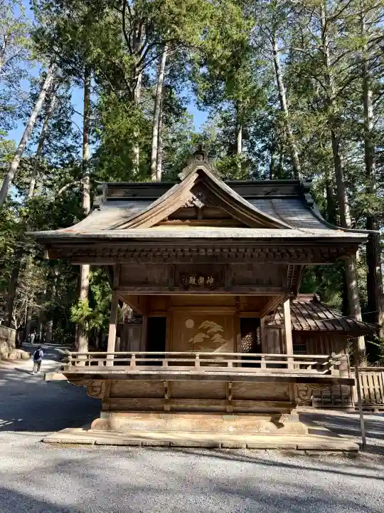 三峯神社の{uncategorized: "未分類", other: "その他", undefined: "問題あり", building: "その他建物", grave: "お墓", sacred_gate: "鳥居", guardian: "狛犬", statue: "像", buddha: "仏像", history: "歴史", nature: "自然", garden: "庭園", animal: "動物", pagoda: "塔", temizu: "手水舎", mountain_gate: "山門・神門", sanctuary: "本殿・本堂", subordinate: "末社・摂社", art: "芸術", scenery: "景色", jizo: "地蔵", ema: "絵馬", goshuin: "御朱印", omikuji: "おみくじ", items: "授与品その他", amulet: "お守り", goshuincho: "御朱印帳", eats: "食事", festival: "お祭り", votive_dance: "神楽", shichigosan: "七五三参", wedding: "結婚式", experience: "体験その他", initially: "初詣", around: "周辺", anti_infection: "感染症対策"}