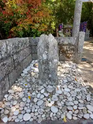 花窟神社の{uncategorized: "未分類", other: "その他", undefined: "問題あり", building: "その他建物", grave: "お墓", sacred_gate: "鳥居", guardian: "狛犬", statue: "像", buddha: "仏像", history: "歴史", nature: "自然", garden: "庭園", animal: "動物", pagoda: "塔", temizu: "手水舎", mountain_gate: "山門・神門", sanctuary: "本殿・本堂", subordinate: "末社・摂社", art: "芸術", scenery: "景色", jizo: "地蔵", ema: "絵馬", goshuin: "御朱印", omikuji: "おみくじ", items: "授与品その他", amulet: "お守り", goshuincho: "御朱印帳", eats: "食事", festival: "お祭り", votive_dance: "神楽", shichigosan: "七五三参", wedding: "結婚式", experience: "体験その他", initially: "初詣", around: "周辺", anti_infection: "感染症対策"}