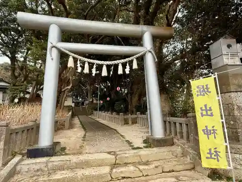 堀出神社の{uncategorized: "未分類", other: "その他", undefined: "問題あり", building: "その他建物", grave: "お墓", sacred_gate: "鳥居", guardian: "狛犬", statue: "像", buddha: "仏像", history: "歴史", nature: "自然", garden: "庭園", animal: "動物", pagoda: "塔", temizu: "手水舎", mountain_gate: "山門・神門", sanctuary: "本殿・本堂", subordinate: "末社・摂社", art: "芸術", scenery: "景色", jizo: "地蔵", ema: "絵馬", goshuin: "御朱印", omikuji: "おみくじ", items: "授与品その他", amulet: "お守り", goshuincho: "御朱印帳", eats: "食事", festival: "お祭り", votive_dance: "神楽", shichigosan: "七五三参", wedding: "結婚式", experience: "体験その他", initially: "初詣", around: "周辺", anti_infection: "感染症対策"}