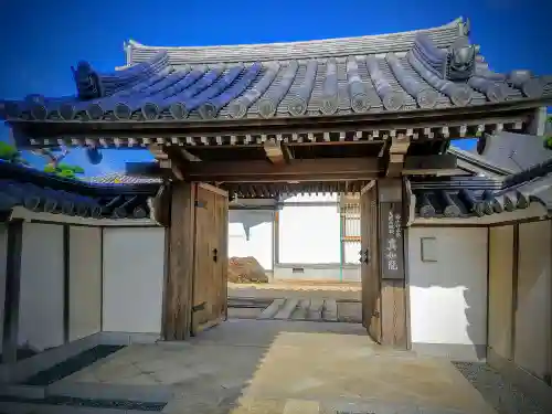 真如院（常楽寺塔頭）の山門