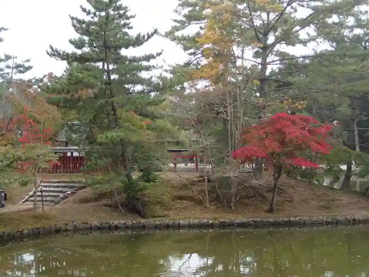 厳島神社(東大寺境内社)の庭園