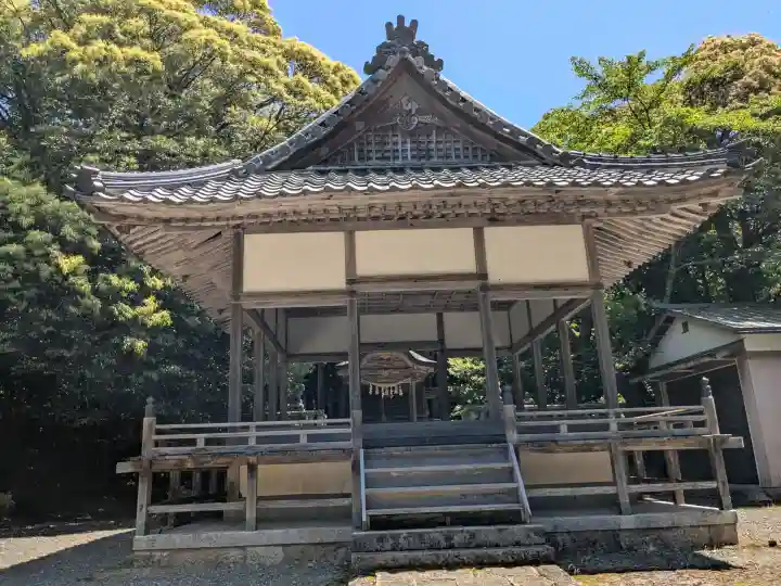 闇見神社の{uncategorized: "未分類", other: "その他", undefined: "問題あり", building: "その他建物", grave: "お墓", sacred_gate: "鳥居", guardian: "狛犬", statue: "像", buddha: "仏像", history: "歴史", nature: "自然", garden: "庭園", animal: "動物", pagoda: "塔", temizu: "手水舎", mountain_gate: "山門・神門", sanctuary: "本殿・本堂", subordinate: "末社・摂社", art: "芸術", scenery: "景色", jizo: "地蔵", ema: "絵馬", goshuin: "御朱印", omikuji: "おみくじ", items: "授与品その他", amulet: "お守り", goshuincho: "御朱印帳", eats: "食事", festival: "お祭り", votive_dance: "神楽", shichigosan: "七五三参", wedding: "結婚式", experience: "体験その他", initially: "初詣", around: "周辺", anti_infection: "感染症対策"}