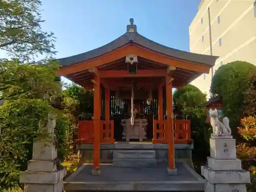 柳津稲荷社の{uncategorized: "未分類", other: "その他", undefined: "問題あり", building: "その他建物", grave: "お墓", sacred_gate: "鳥居", guardian: "狛犬", statue: "像", buddha: "仏像", history: "歴史", nature: "自然", garden: "庭園", animal: "動物", pagoda: "塔", temizu: "手水舎", mountain_gate: "山門・神門", sanctuary: "本殿・本堂", subordinate: "末社・摂社", art: "芸術", scenery: "景色", jizo: "地蔵", ema: "絵馬", goshuin: "御朱印", omikuji: "おみくじ", items: "授与品その他", amulet: "お守り", goshuincho: "御朱印帳", eats: "食事", festival: "お祭り", votive_dance: "神楽", shichigosan: "七五三参", wedding: "結婚式", experience: "体験その他", initially: "初詣", around: "周辺", anti_infection: "感染症対策"}