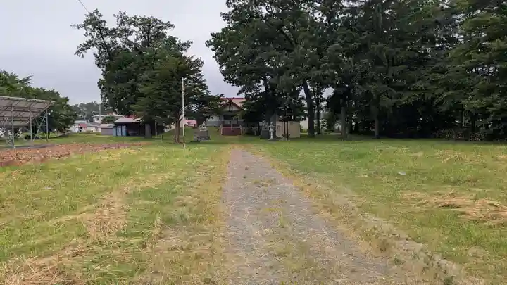 屈足神社の庭園