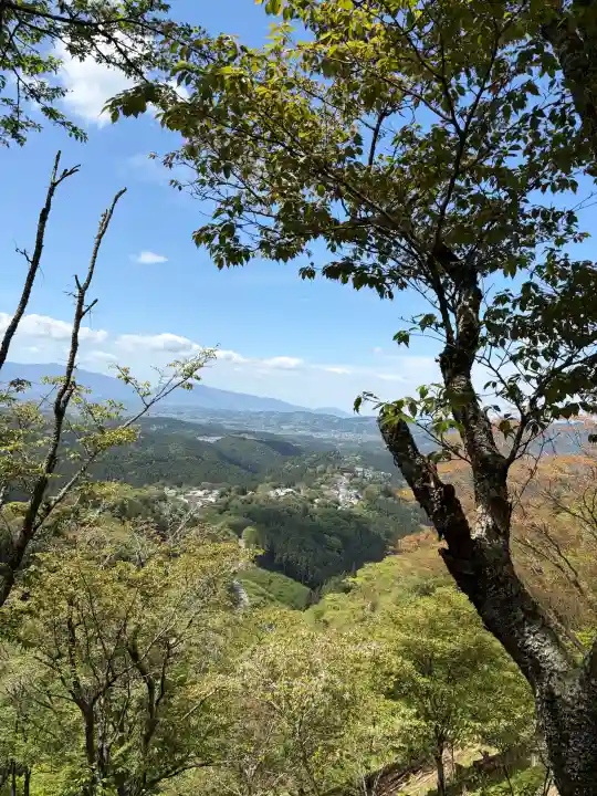 吉野水分神社(吉野町)の{uncategorized: "未分類", other: "その他", undefined: "問題あり", building: "その他建物", grave: "お墓", sacred_gate: "鳥居", guardian: "狛犬", statue: "像", buddha: "仏像", history: "歴史", nature: "自然", garden: "庭園", animal: "動物", pagoda: "塔", temizu: "手水舎", mountain_gate: "山門・神門", sanctuary: "本殿・本堂", subordinate: "末社・摂社", art: "芸術", scenery: "景色", jizo: "地蔵", ema: "絵馬", goshuin: "御朱印", omikuji: "おみくじ", items: "授与品その他", amulet: "お守り", goshuincho: "御朱印帳", eats: "食事", festival: "お祭り", votive_dance: "神楽", shichigosan: "七五三参", wedding: "結婚式", experience: "体験その他", initially: "初詣", around: "周辺", anti_infection: "感染症対策"}