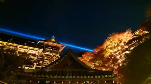 清水寺の{uncategorized: "未分類", other: "その他", undefined: "問題あり", building: "その他建物", grave: "お墓", sacred_gate: "鳥居", guardian: "狛犬", statue: "像", buddha: "仏像", history: "歴史", nature: "自然", garden: "庭園", animal: "動物", pagoda: "塔", temizu: "手水舎", mountain_gate: "山門・神門", sanctuary: "本殿・本堂", subordinate: "末社・摂社", art: "芸術", scenery: "景色", jizo: "地蔵", ema: "絵馬", goshuin: "御朱印", omikuji: "おみくじ", items: "授与品その他", amulet: "お守り", goshuincho: "御朱印帳", eats: "食事", festival: "お祭り", votive_dance: "神楽", shichigosan: "七五三参", wedding: "結婚式", experience: "体験その他", initially: "初詣", around: "周辺", anti_infection: "感染症対策"}