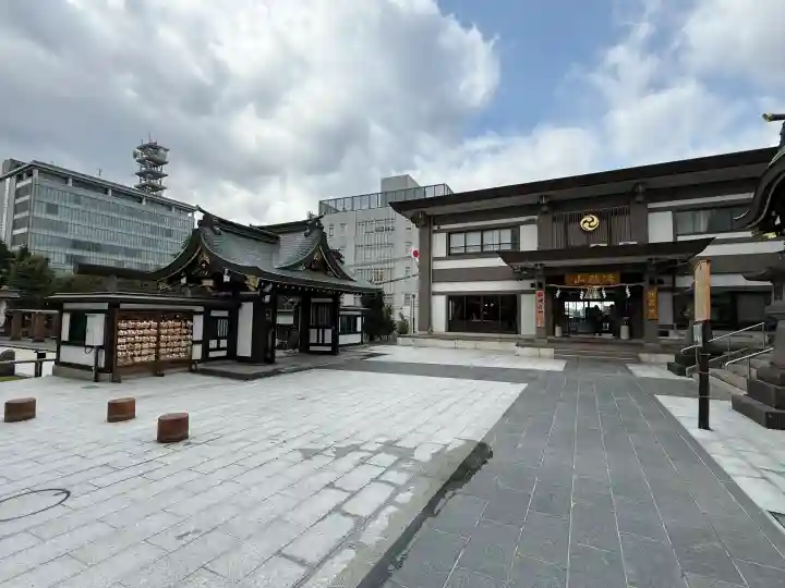 里之宮 湯殿山神社の{uncategorized: "未分類", other: "その他", undefined: "問題あり", building: "その他建物", grave: "お墓", sacred_gate: "鳥居", guardian: "狛犬", statue: "像", buddha: "仏像", history: "歴史", nature: "自然", garden: "庭園", animal: "動物", pagoda: "塔", temizu: "手水舎", mountain_gate: "山門・神門", sanctuary: "本殿・本堂", subordinate: "末社・摂社", art: "芸術", scenery: "景色", jizo: "地蔵", ema: "絵馬", goshuin: "御朱印", omikuji: "おみくじ", items: "授与品その他", amulet: "お守り", goshuincho: "御朱印帳", eats: "食事", festival: "お祭り", votive_dance: "神楽", shichigosan: "七五三参", wedding: "結婚式", experience: "体験その他", initially: "初詣", around: "周辺", anti_infection: "感染症対策"}