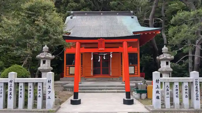 鶴若稲荷神社の鳥居