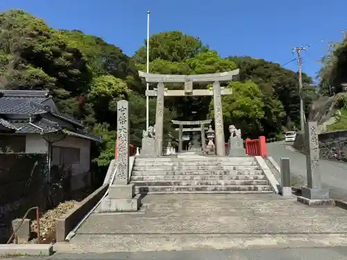宗像大社中津宮の{uncategorized: "未分類", other: "その他", undefined: "問題あり", building: "その他建物", grave: "お墓", sacred_gate: "鳥居", guardian: "狛犬", statue: "像", buddha: "仏像", history: "歴史", nature: "自然", garden: "庭園", animal: "動物", pagoda: "塔", temizu: "手水舎", mountain_gate: "山門・神門", sanctuary: "本殿・本堂", subordinate: "末社・摂社", art: "芸術", scenery: "景色", jizo: "地蔵", ema: "絵馬", goshuin: "御朱印", omikuji: "おみくじ", items: "授与品その他", amulet: "お守り", goshuincho: "御朱印帳", eats: "食事", festival: "お祭り", votive_dance: "神楽", shichigosan: "七五三参", wedding: "結婚式", experience: "体験その他", initially: "初詣", around: "周辺", anti_infection: "感染症対策"}