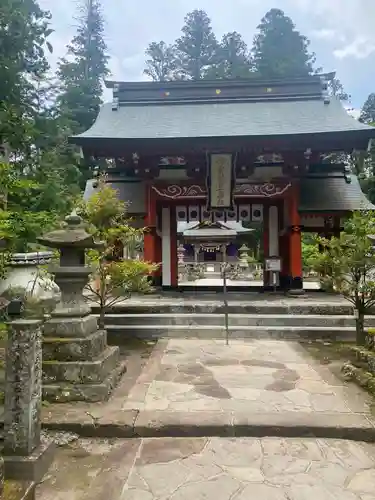 宇奈岐日女神社の山門