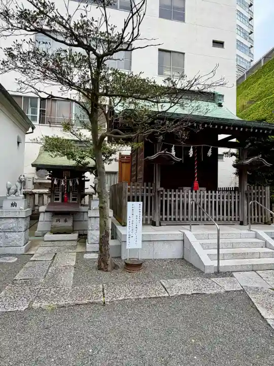 諏訪神社の{uncategorized: "未分類", other: "その他", undefined: "問題あり", building: "その他建物", grave: "お墓", sacred_gate: "鳥居", guardian: "狛犬", statue: "像", buddha: "仏像", history: "歴史", nature: "自然", garden: "庭園", animal: "動物", pagoda: "塔", temizu: "手水舎", mountain_gate: "山門・神門", sanctuary: "本殿・本堂", subordinate: "末社・摂社", art: "芸術", scenery: "景色", jizo: "地蔵", ema: "絵馬", goshuin: "御朱印", omikuji: "おみくじ", items: "授与品その他", amulet: "お守り", goshuincho: "御朱印帳", eats: "食事", festival: "お祭り", votive_dance: "神楽", shichigosan: "七五三参", wedding: "結婚式", experience: "体験その他", initially: "初詣", around: "周辺", anti_infection: "感染症対策"}