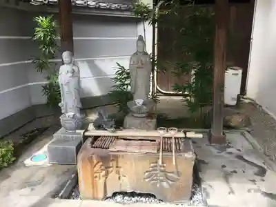 栄立寺の手水舎