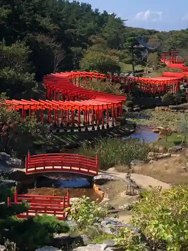 高山稲荷神社の庭園