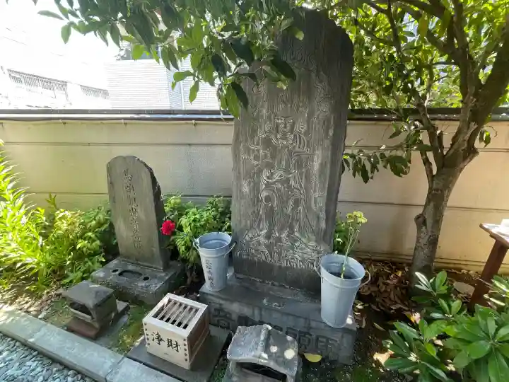 弘明寺の{uncategorized: "未分類", other: "その他", undefined: "問題あり", building: "その他建物", grave: "お墓", sacred_gate: "鳥居", guardian: "狛犬", statue: "像", buddha: "仏像", history: "歴史", nature: "自然", garden: "庭園", animal: "動物", pagoda: "塔", temizu: "手水舎", mountain_gate: "山門・神門", sanctuary: "本殿・本堂", subordinate: "末社・摂社", art: "芸術", scenery: "景色", jizo: "地蔵", ema: "絵馬", goshuin: "御朱印", omikuji: "おみくじ", items: "授与品その他", amulet: "お守り", goshuincho: "御朱印帳", eats: "食事", festival: "お祭り", votive_dance: "神楽", shichigosan: "七五三参", wedding: "結婚式", experience: "体験その他", initially: "初詣", around: "周辺", anti_infection: "感染症対策"}