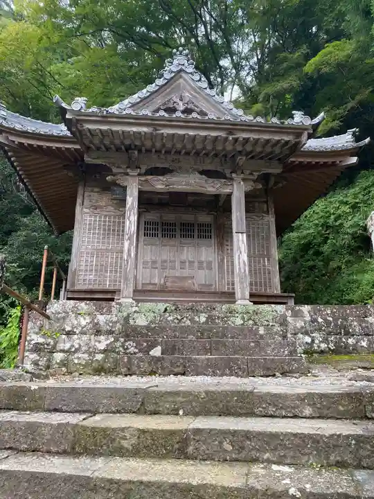 鳳来寺の本殿・本堂