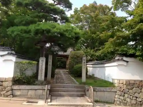 源光庵の山門・神門