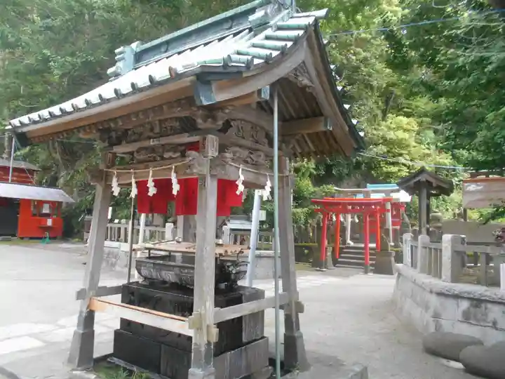 海南神社の手水舎