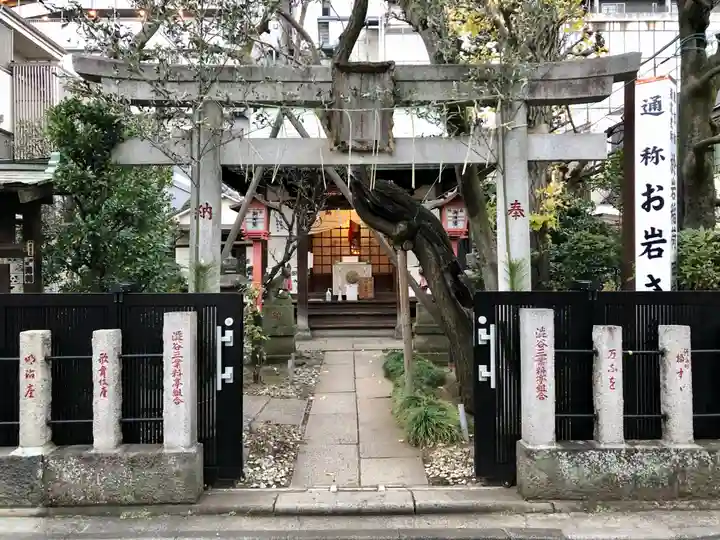 四谷於岩稲荷田宮神社の鳥居