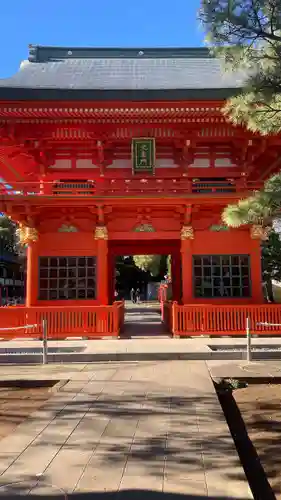 穴八幡宮の山門