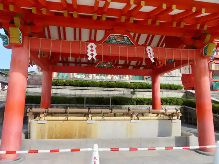 伏見稲荷大社の手水舎