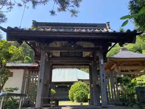 花月院知足寺の山門・神門