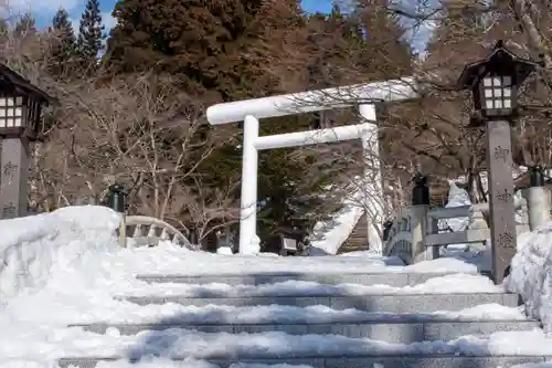 土津神社｜こどもと出世の神さまの鳥居