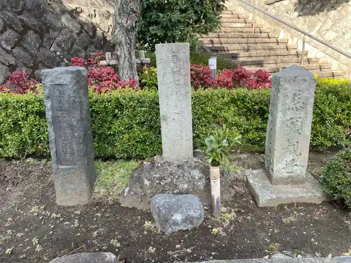 蓮光寺の{uncategorized: "未分類", other: "その他", undefined: "問題あり", building: "その他建物", grave: "お墓", sacred_gate: "鳥居", guardian: "狛犬", statue: "像", buddha: "仏像", history: "歴史", nature: "自然", garden: "庭園", animal: "動物", pagoda: "塔", temizu: "手水舎", mountain_gate: "山門・神門", sanctuary: "本殿・本堂", subordinate: "末社・摂社", art: "芸術", scenery: "景色", jizo: "地蔵", ema: "絵馬", goshuin: "御朱印", omikuji: "おみくじ", items: "授与品その他", amulet: "お守り", goshuincho: "御朱印帳", eats: "食事", festival: "お祭り", votive_dance: "神楽", shichigosan: "七五三参", wedding: "結婚式", experience: "体験その他", initially: "初詣", around: "周辺", anti_infection: "感染症対策"}