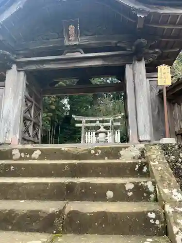 月照寺の{uncategorized: "未分類", other: "その他", undefined: "問題あり", building: "その他建物", grave: "お墓", sacred_gate: "鳥居", guardian: "狛犬", statue: "像", buddha: "仏像", history: "歴史", nature: "自然", garden: "庭園", animal: "動物", pagoda: "塔", temizu: "手水舎", mountain_gate: "山門・神門", sanctuary: "本殿・本堂", subordinate: "末社・摂社", art: "芸術", scenery: "景色", jizo: "地蔵", ema: "絵馬", goshuin: "御朱印", omikuji: "おみくじ", items: "授与品その他", amulet: "お守り", goshuincho: "御朱印帳", eats: "食事", festival: "お祭り", votive_dance: "神楽", shichigosan: "七五三参", wedding: "結婚式", experience: "体験その他", initially: "初詣", around: "周辺", anti_infection: "感染症対策"}