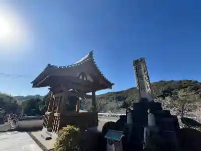 泉養寺の{uncategorized: "未分類", other: "その他", undefined: "問題あり", building: "その他建物", grave: "お墓", sacred_gate: "鳥居", guardian: "狛犬", statue: "像", buddha: "仏像", history: "歴史", nature: "自然", garden: "庭園", animal: "動物", pagoda: "塔", temizu: "手水舎", mountain_gate: "山門・神門", sanctuary: "本殿・本堂", subordinate: "末社・摂社", art: "芸術", scenery: "景色", jizo: "地蔵", ema: "絵馬", goshuin: "御朱印", omikuji: "おみくじ", items: "授与品その他", amulet: "お守り", goshuincho: "御朱印帳", eats: "食事", festival: "お祭り", votive_dance: "神楽", shichigosan: "七五三参", wedding: "結婚式", experience: "体験その他", initially: "初詣", around: "周辺", anti_infection: "感染症対策"}