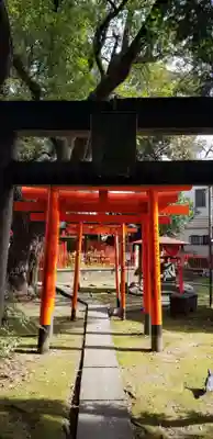 三囲神社の鳥居