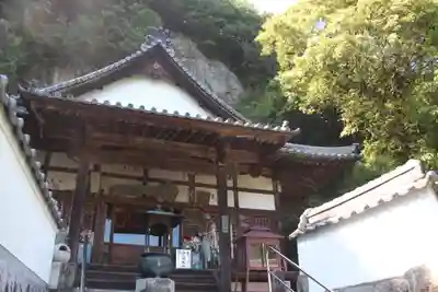 弥谷寺の本殿・本堂