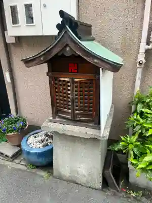 地蔵尊（佐比江町）の{uncategorized: "未分類", other: "その他", undefined: "問題あり", building: "その他建物", grave: "お墓", sacred_gate: "鳥居", guardian: "狛犬", statue: "像", buddha: "仏像", history: "歴史", nature: "自然", garden: "庭園", animal: "動物", pagoda: "塔", temizu: "手水舎", mountain_gate: "山門・神門", sanctuary: "本殿・本堂", subordinate: "末社・摂社", art: "芸術", scenery: "景色", jizo: "地蔵", ema: "絵馬", goshuin: "御朱印", omikuji: "おみくじ", items: "授与品その他", amulet: "お守り", goshuincho: "御朱印帳", eats: "食事", festival: "お祭り", votive_dance: "神楽", shichigosan: "七五三参", wedding: "結婚式", experience: "体験その他", initially: "初詣", around: "周辺", anti_infection: "感染症対策"}