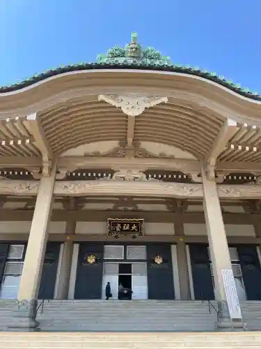 総持寺の{uncategorized: "未分類", other: "その他", undefined: "問題あり", building: "その他建物", grave: "お墓", sacred_gate: "鳥居", guardian: "狛犬", statue: "像", buddha: "仏像", history: "歴史", nature: "自然", garden: "庭園", animal: "動物", pagoda: "塔", temizu: "手水舎", mountain_gate: "山門・神門", sanctuary: "本殿・本堂", subordinate: "末社・摂社", art: "芸術", scenery: "景色", jizo: "地蔵", ema: "絵馬", goshuin: "御朱印", omikuji: "おみくじ", items: "授与品その他", amulet: "お守り", goshuincho: "御朱印帳", eats: "食事", festival: "お祭り", votive_dance: "神楽", shichigosan: "七五三参", wedding: "結婚式", experience: "体験その他", initially: "初詣", around: "周辺", anti_infection: "感染症対策"}