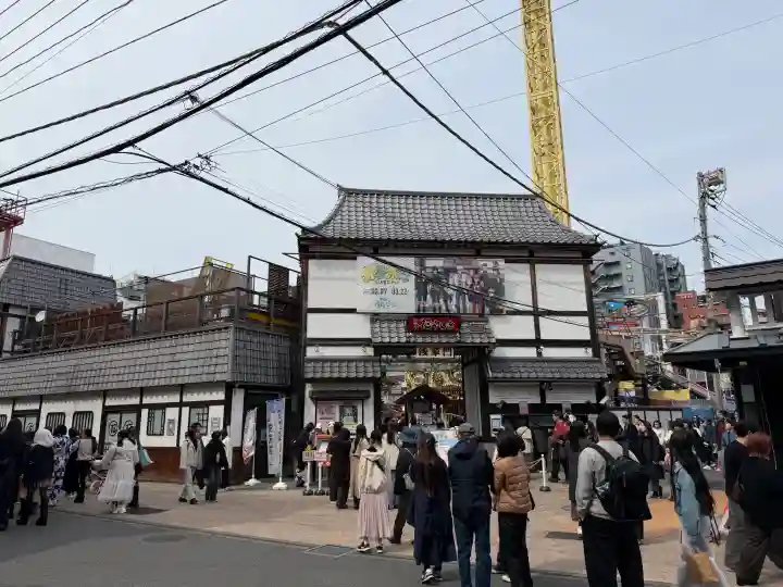 浅草寺の{uncategorized: "未分類", other: "その他", undefined: "問題あり", building: "その他建物", grave: "お墓", sacred_gate: "鳥居", guardian: "狛犬", statue: "像", buddha: "仏像", history: "歴史", nature: "自然", garden: "庭園", animal: "動物", pagoda: "塔", temizu: "手水舎", mountain_gate: "山門・神門", sanctuary: "本殿・本堂", subordinate: "末社・摂社", art: "芸術", scenery: "景色", jizo: "地蔵", ema: "絵馬", goshuin: "御朱印", omikuji: "おみくじ", items: "授与品その他", amulet: "お守り", goshuincho: "御朱印帳", eats: "食事", festival: "お祭り", votive_dance: "神楽", shichigosan: "七五三参", wedding: "結婚式", experience: "体験その他", initially: "初詣", around: "周辺", anti_infection: "感染症対策"}