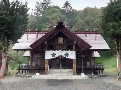 新得神社の本殿・本堂