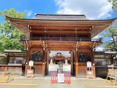 諏訪神社の山門