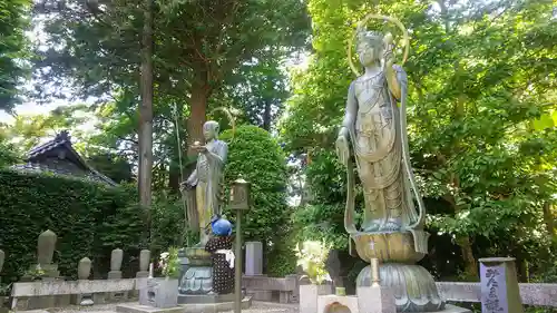 海岸寺の像